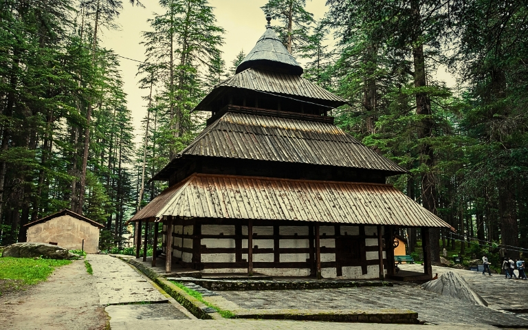 Deluxe hotel Kullu Manali package from Chandigarh